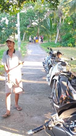 Semangat Gotong Royong: Bersihkan Jalan, Eratkan Kebersamaan di Dusun Dangin Margi dan Bantes